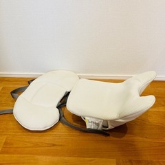 中古　チャイルドシート　グレー　回転式の画像