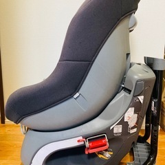 中古　チャイルドシート　グレー　回転式の画像