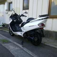 ホンダ　フォルツァ250(MF06)　実働中古車　オイル交換後引き渡し　タイヤバリ山　リアキャリア付き　ナンバー登録書類無料の画像