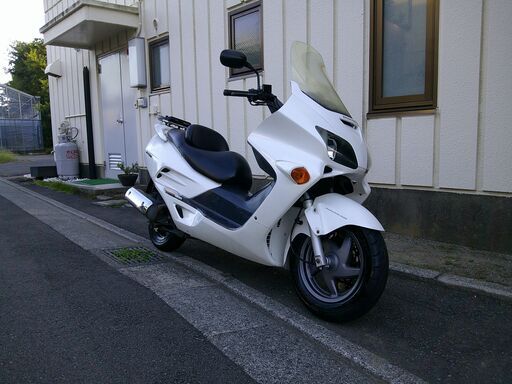 ホンダ　フォルツァ250(MF06)　実働中古車　オイル交換後引き渡し　タイヤバリ山　リアキャリア付き　ナンバー登録書類無料