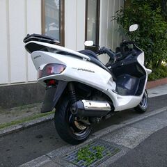 ホンダ　フォルツァ250(MF06)　実働中古車　オイル交換後引き渡し　タイヤバリ山　リアキャリア付き　ナンバー登録書類無料の画像