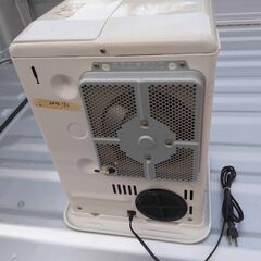 逗子 灯油ファンヒーター コロナ  FH-M256Y ヒーター  自然通気型開放式 ストーブ 暖房器具 ポータブル ヒーター 煮炊き 屋外 冬 キャンプ アウトドア 火力 天板 調理 料理 寒冷地 お湯沸かす レシピ アルミホイル 焼く 銀杏 にんにく 芋 お鍋 スープ ラーメン 災害発生時 停電やガスが止まった時にも役立つ Oil Heating Stove 火を囲んで暖まりながら料理 サロンヒーター やかん プラスチック 缶 給油ポンプ サイフォン式手動式 石油ストーブの画像