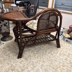 籐　ラタンテーブル付きチェア
の画像