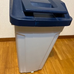 ゴミ箱の画像