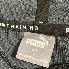 PUMAパーカーの画像
