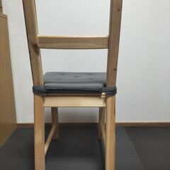 IKEA木製チェアの画像