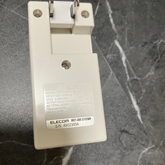 USBコンセントとiPhone用コードの画像