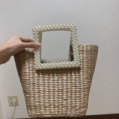 パールハンドル付き かごバッグの画像