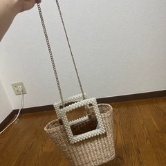 パールハンドル付き かごバッグの画像