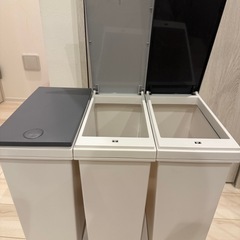 キャスター付きゴミ箱の画像