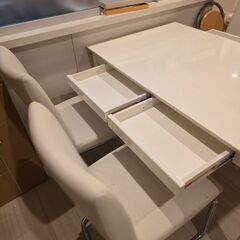 ニトリダイニングテーブルの画像