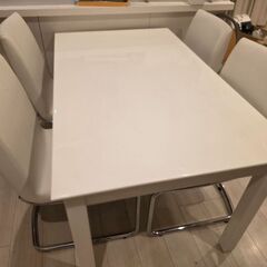 ニトリダイニングテーブルの画像