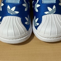 adidas こどもくつ靴の画像