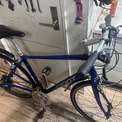 GIANT ESCAPE R3ネイビークロスバイクの画像
