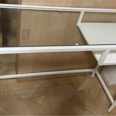 IKEA  ガラスデスクの画像