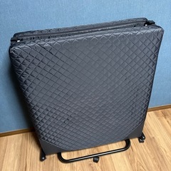 折りたたみベッドの画像