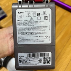 dyson v8 fluffy スティッククリーナー 本体の画像