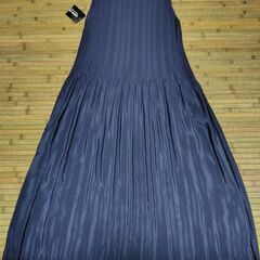 【まだ受付中・送付可能】新品タグ付】mire-ru ミレール しわ加工 サラサラワンピース 紺 サイズM-L 早い者勝ちです✨✨の画像