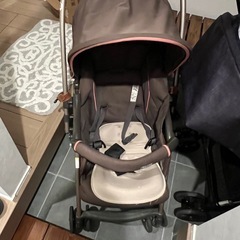 combiベビーカーの画像