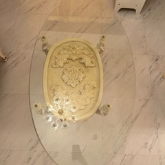 ガラス製テーブルの画像