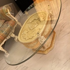 ガラス製テーブルの画像