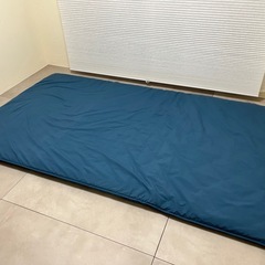 【数回使用の美品】セミダブルの敷布団・敷布団カバー・ マットレス・夏冬シーツ付きの画像