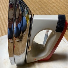 昔のアイロンの画像