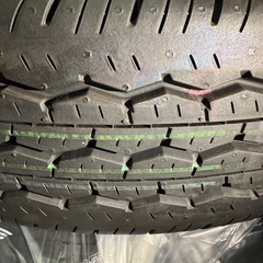 ハイエース新品純正タイヤの画像