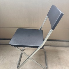 折り畳みイスの画像