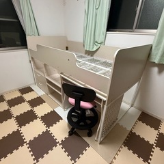 家具付きロフトベッドの画像