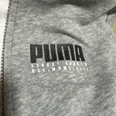 PUMAジップアップパーカーの画像