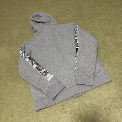 PUMAジップアップパーカーの画像