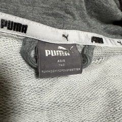 PUMAジップアップパーカーの画像