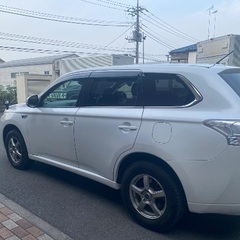 三菱 アウトランダー PHEV 2.0G ナビパッケージ 4WD  の画像
