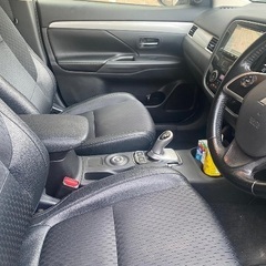 三菱 アウトランダー PHEV 2.0G ナビパッケージ 4WD  の画像