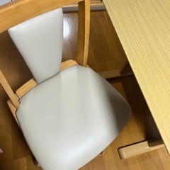 ダイニングテーブル、チェアセットの画像