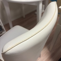 80cm円形ダイニングテーブル　回転チェア2つの画像