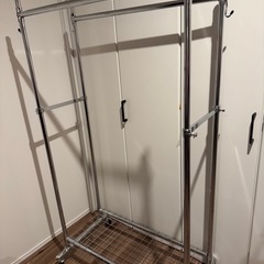 ハンガーラックの画像
