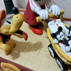 ディズニーランド・ミッキー＆プルートとミニー＆プルートの陶器フィギュア２個セット・レトロの画像