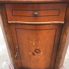 イタリア家具🇮🇹 象嵌 コーナーキャビネット 鍵付き クラシック 68cm×46cm×高さ87cmの画像
