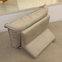 アルフレード 置き型クッション 関家具  公式 背クッション 独立型 ほぼ新品 背もたれ  ソファ プラチナグレーの画像