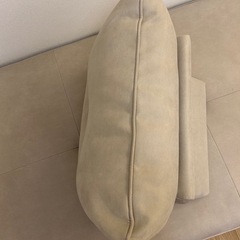 アルフレード 置き型クッション 関家具  公式 背クッション 独立型 ほぼ新品 背もたれ  ソファ プラチナグレーの画像