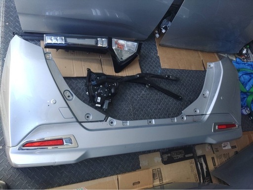 ダイハツ トール リアバンパー