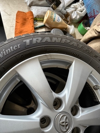 スタッドレスタイヤ　アルミホイール付き