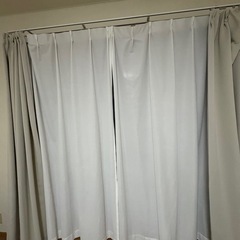 カーテンの画像