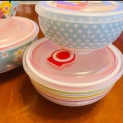 【新品】フタつき かわいいどんぶりセット　生活雑貨 食器 プレート 皿 陶器の画像