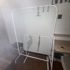 ハンガーラック IKEA 大小2つの画像
