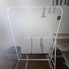 ハンガーラック IKEA 大小2つの画像
