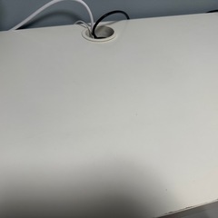 白い学習机 テーブルの画像