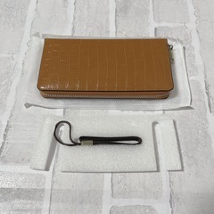 【新品未使用】長財布 ロングウォレット ラウンドファスナー カード8枚入れ ストラップ付き クロコダイル型押しサイフ（キャラメル）の画像